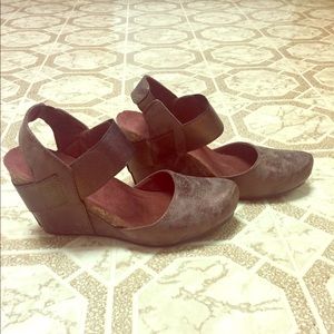 Pierre Dumas wedges size 7.5 NWOT!!